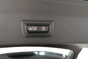 BMW iX3 esikatselu 11