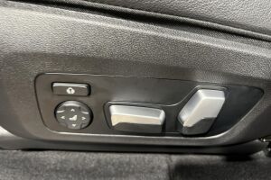 BMW iX3 esikatselu 12