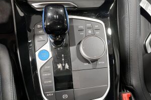 BMW iX3 esikatselu 17