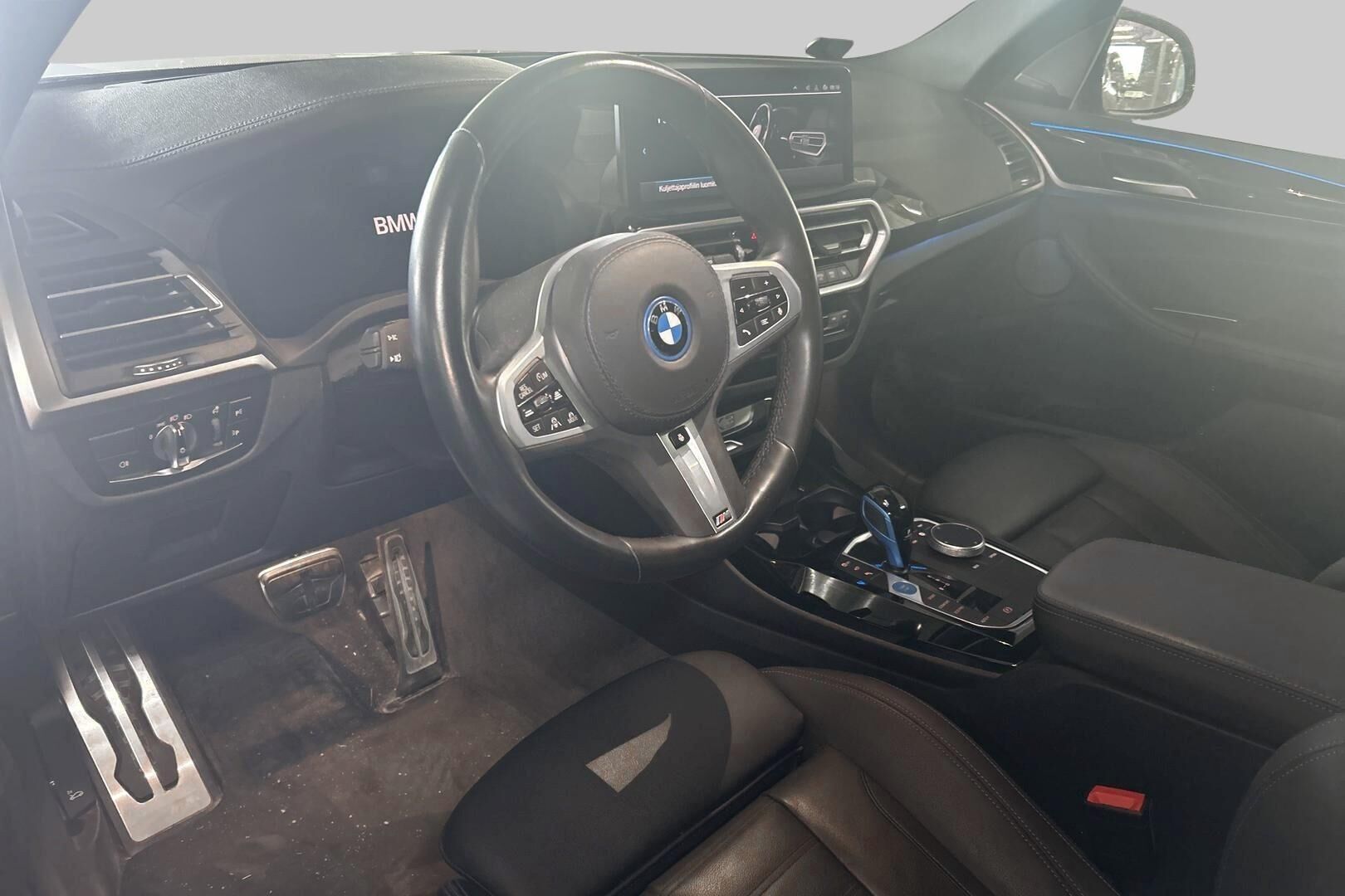 BMW iX3 iso kuva 1