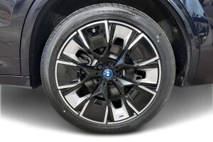 BMW iX3 esikatselu 12