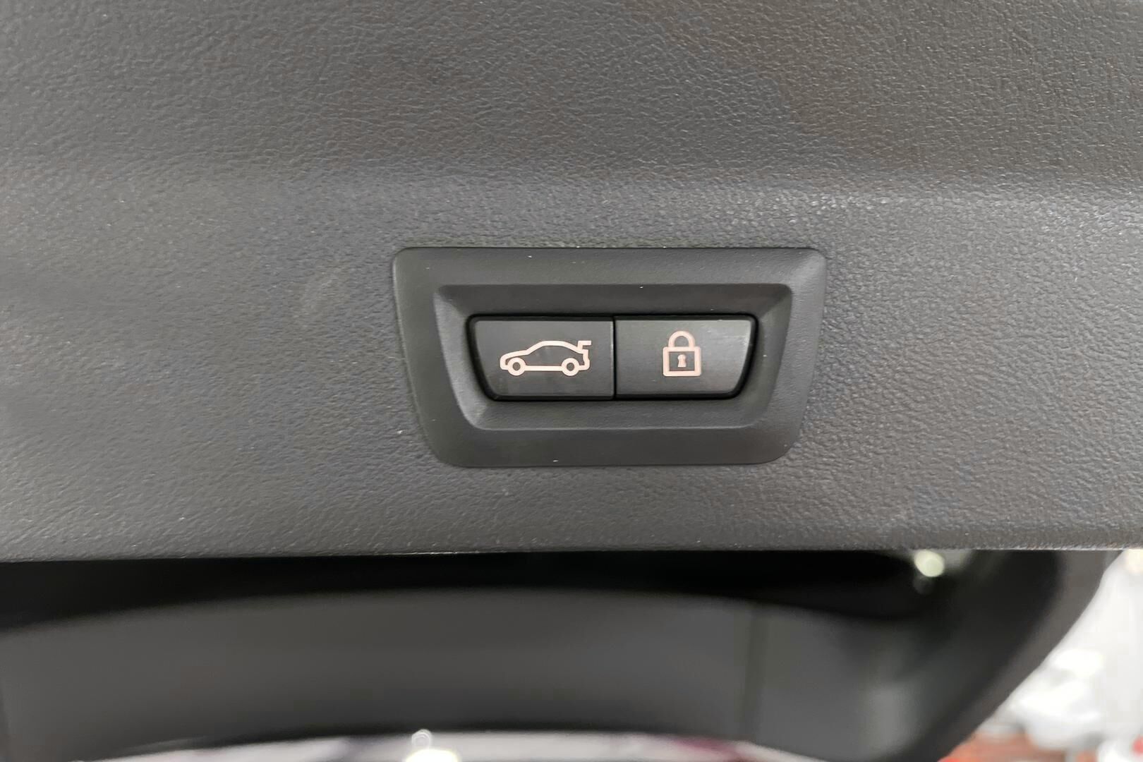 BMW iX3 iso kuva 13