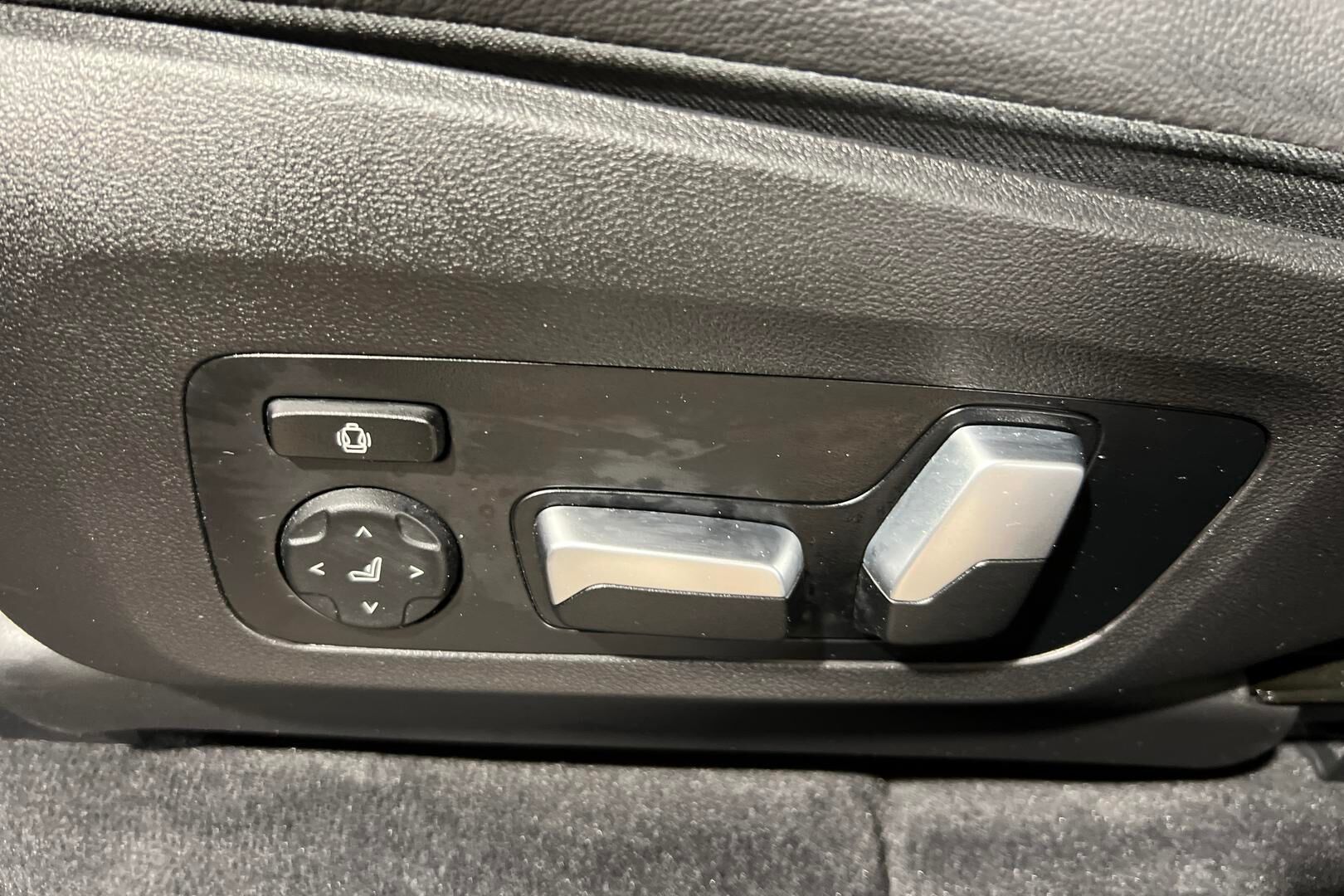 BMW iX3 iso kuva 14