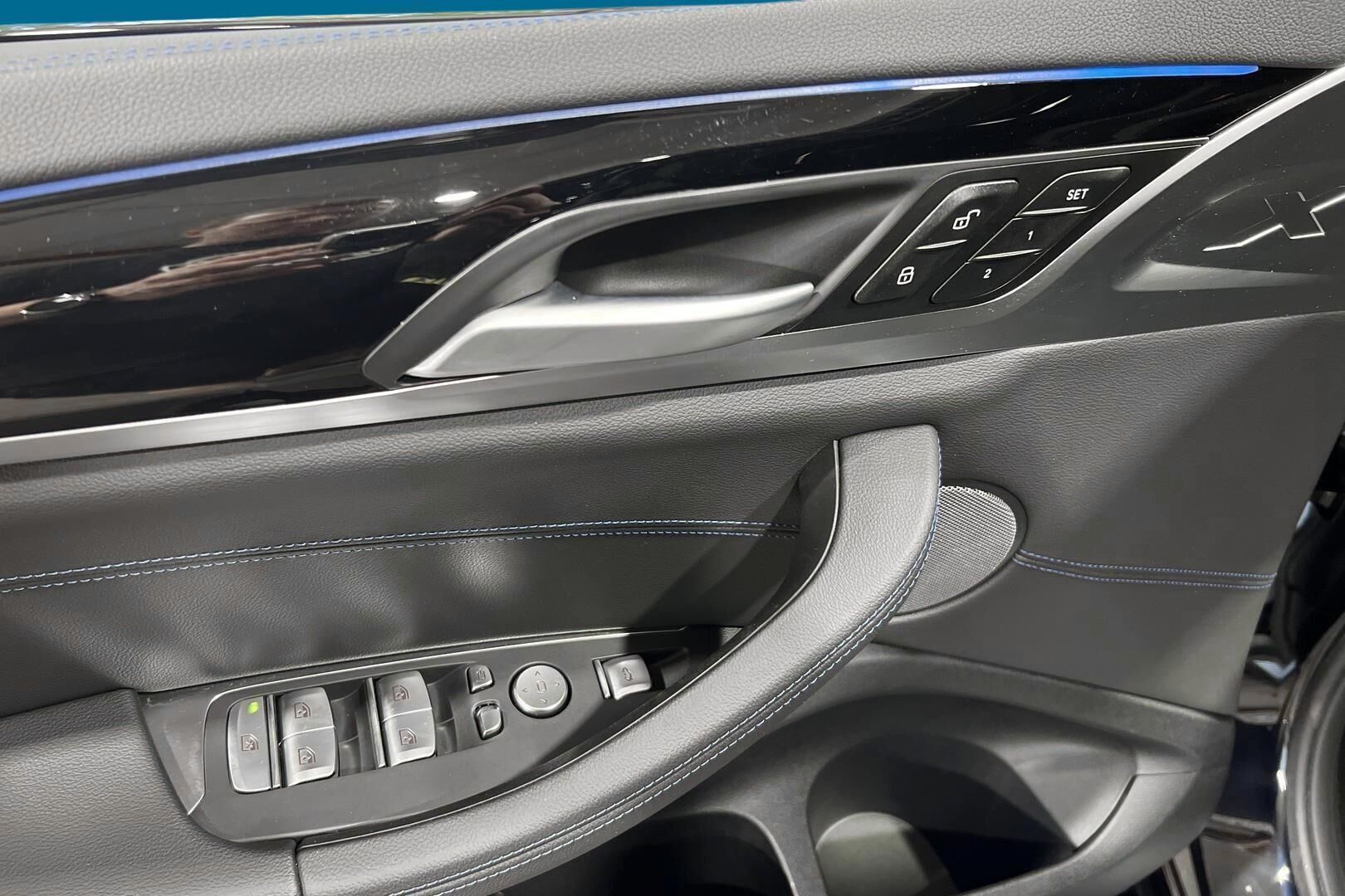 BMW iX3 iso kuva 15