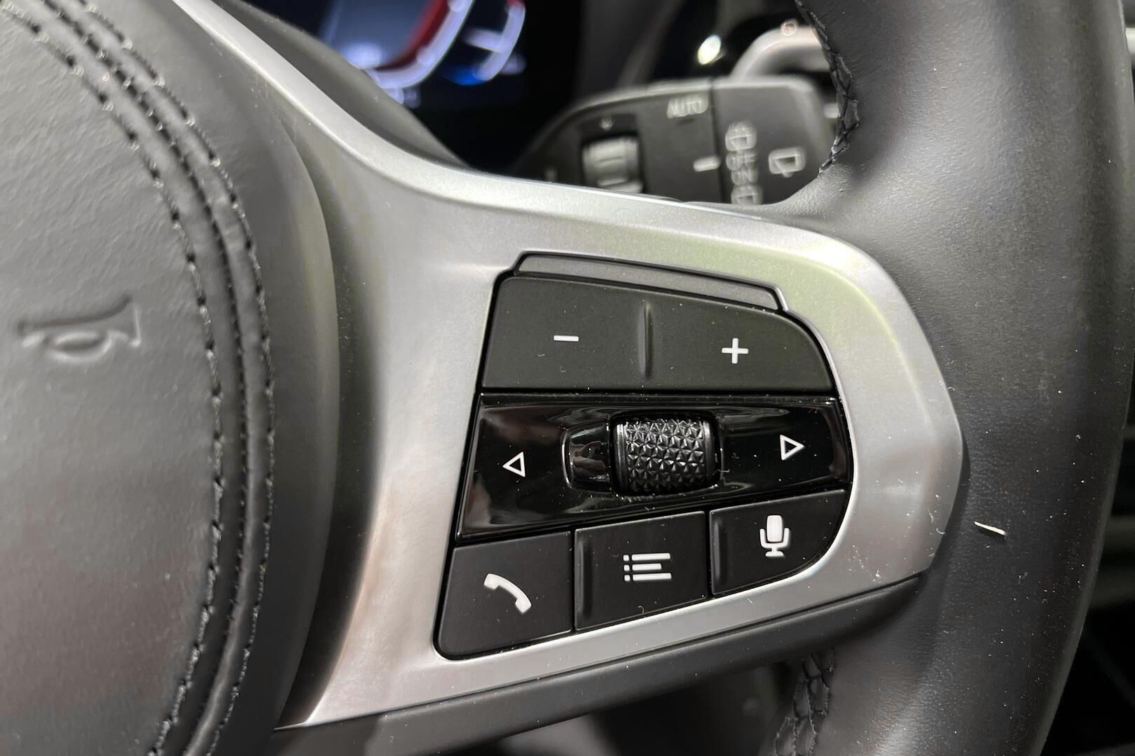BMW iX3 iso kuva 18