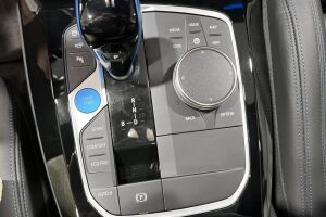 BMW iX3 esikatselu 19