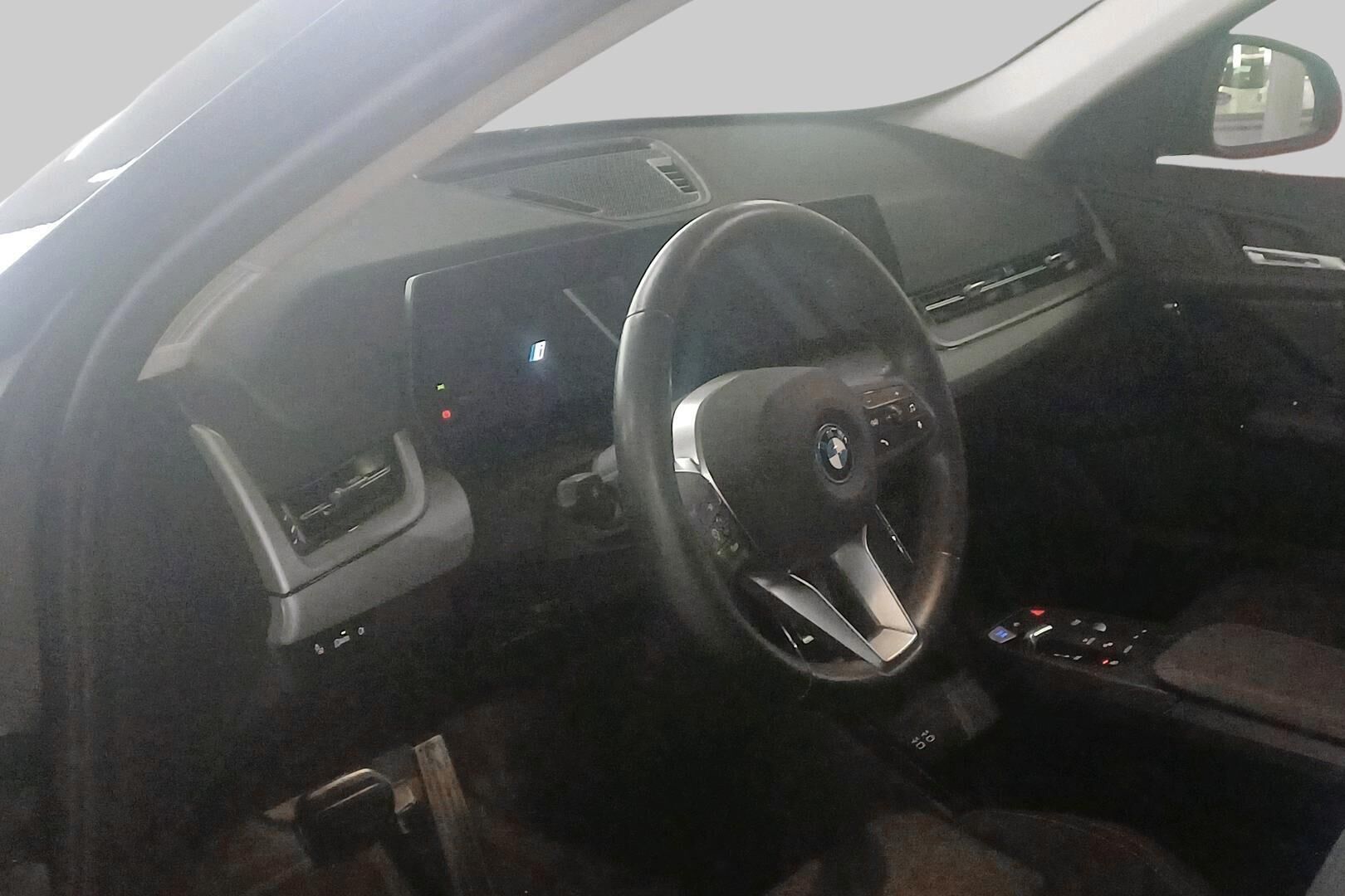 BMW iX1 iso kuva 1