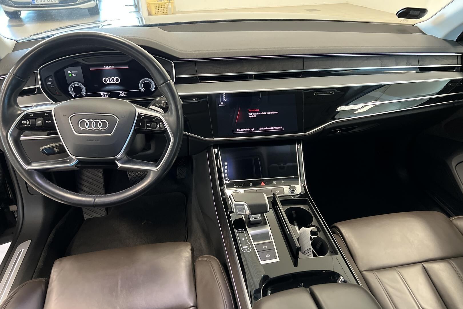 Audi A8 iso kuva 11