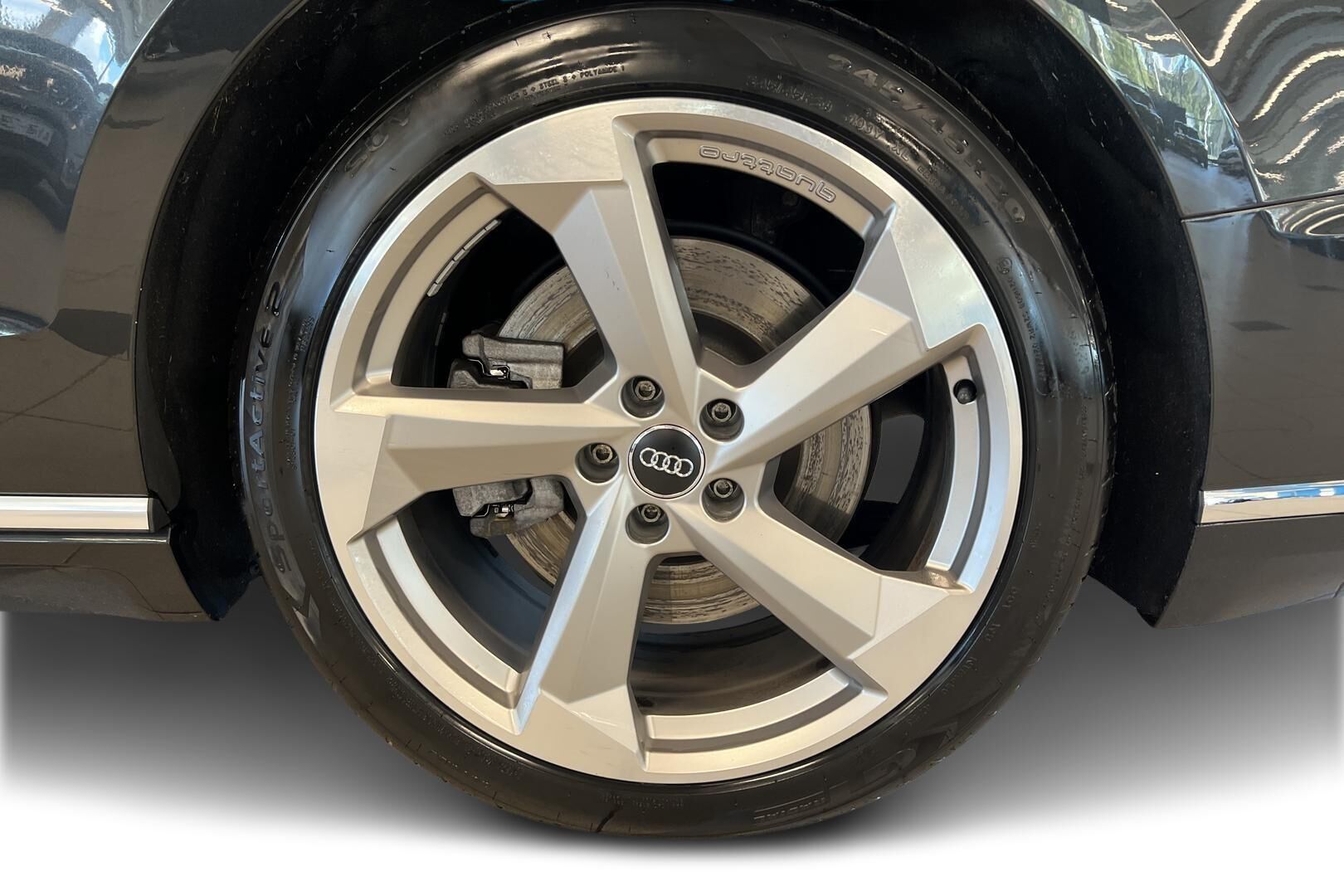 Audi A8 iso kuva 13