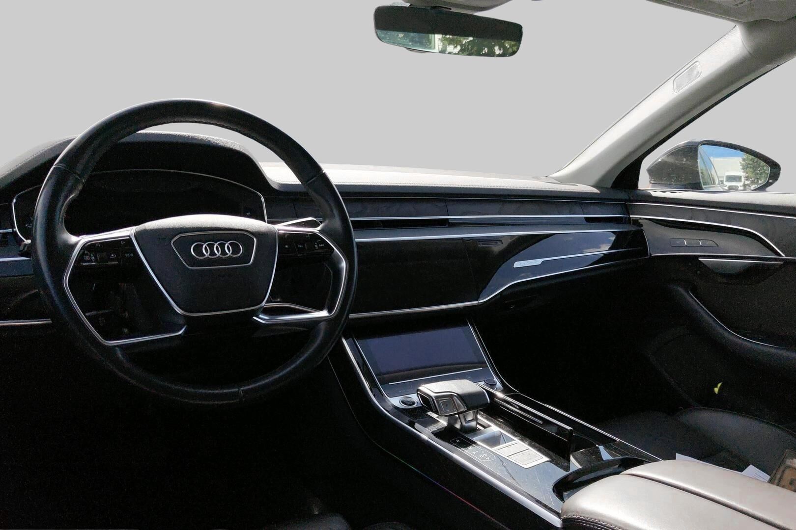 Audi A8 iso kuva 2