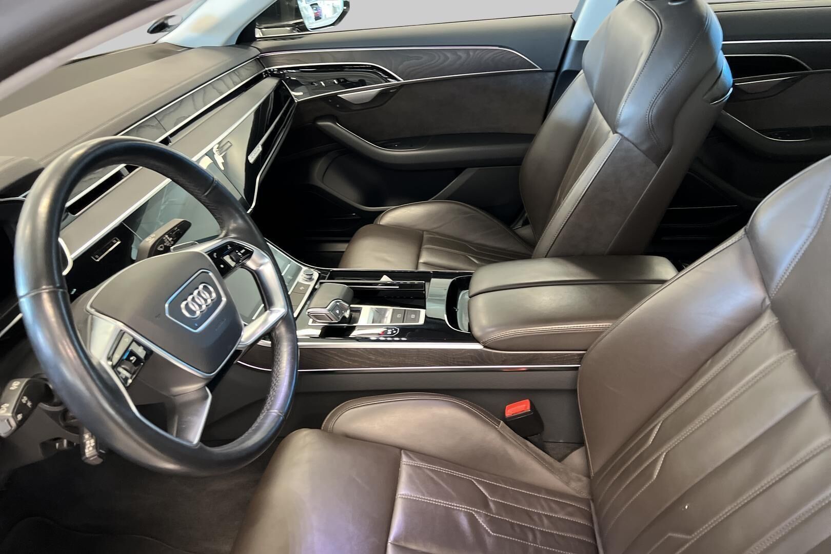 Audi A8 iso kuva 9