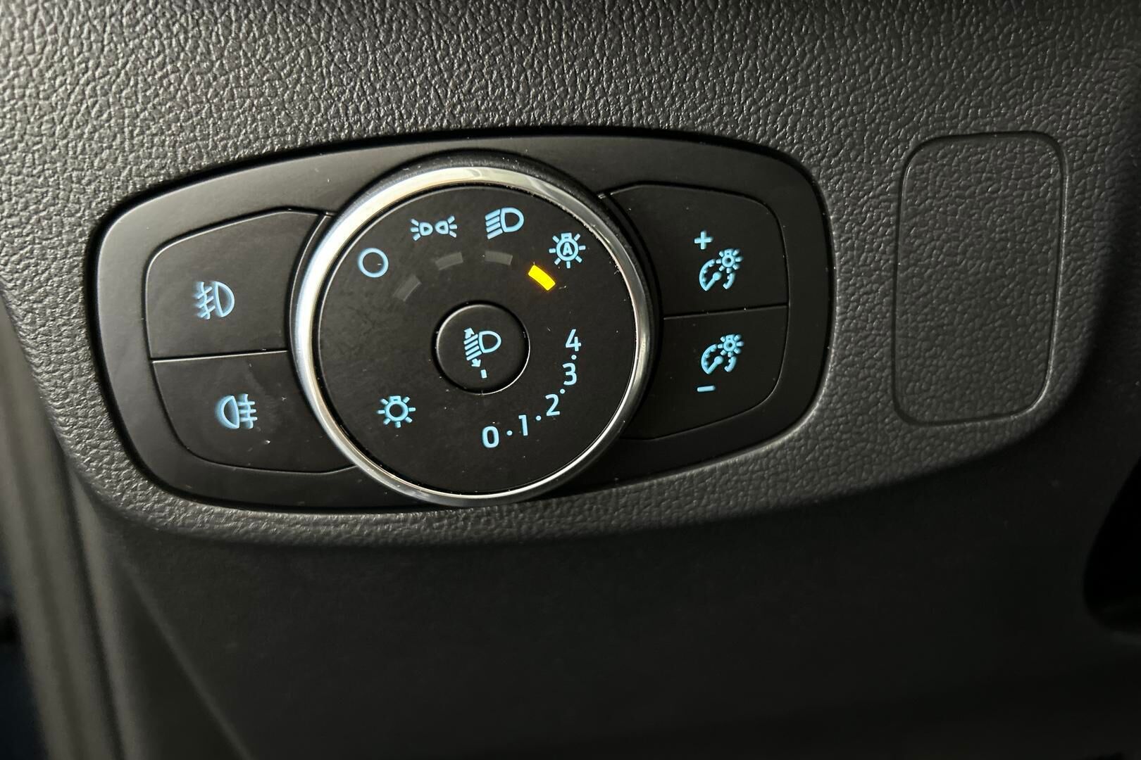 Ford Focus iso kuva 24