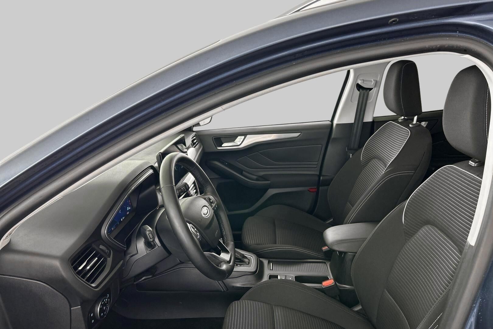 Ford Focus iso kuva 8