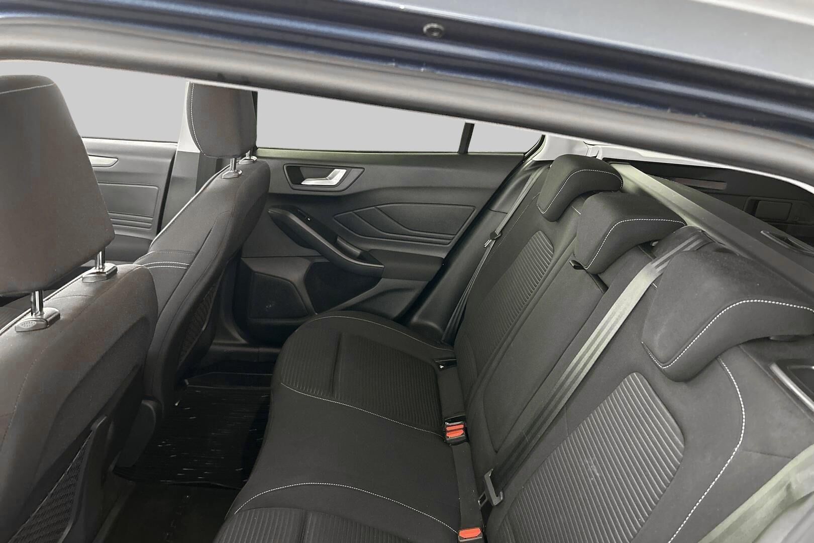 Ford Focus iso kuva 9