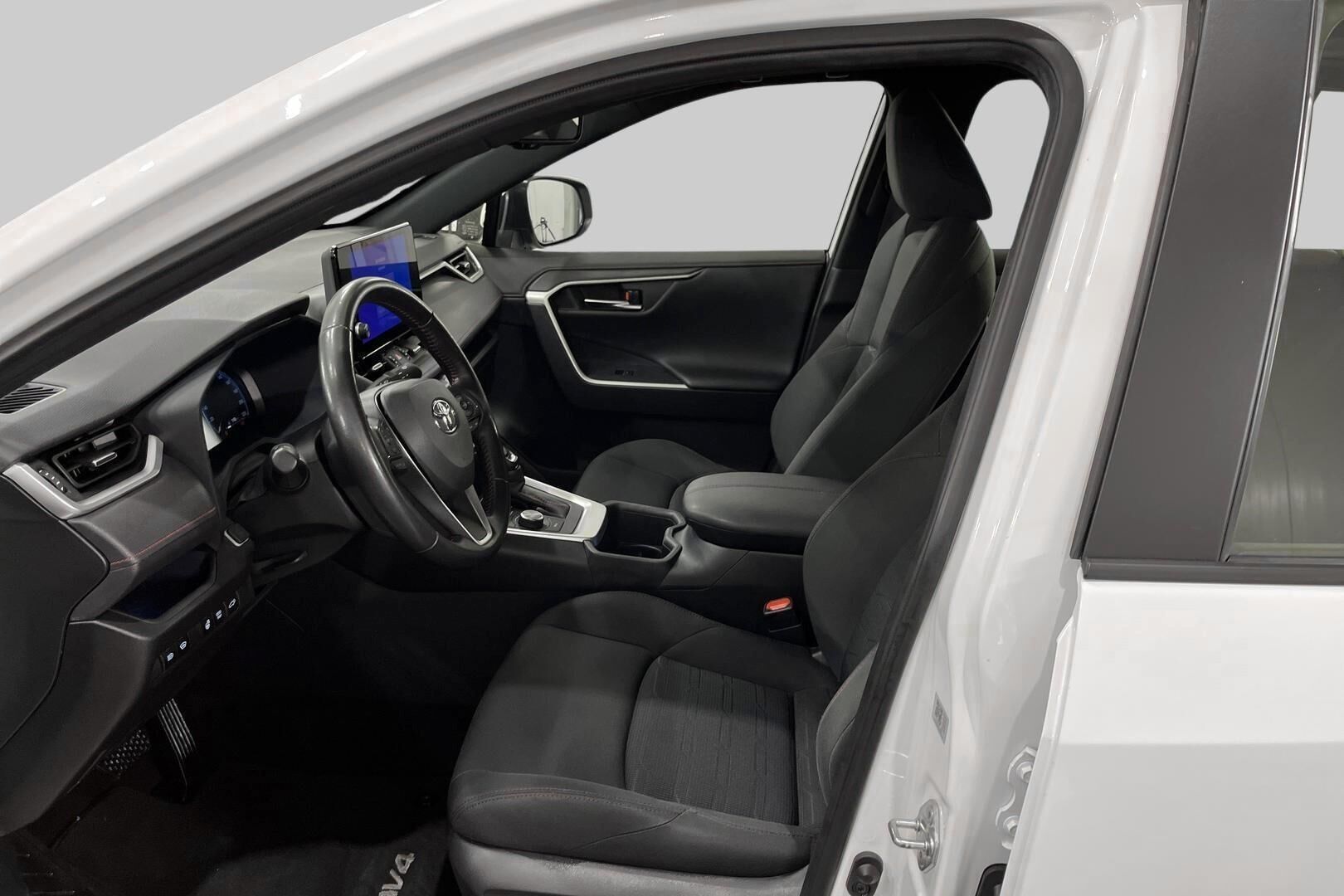 Toyota RAV4 Plug-in iso kuva 8