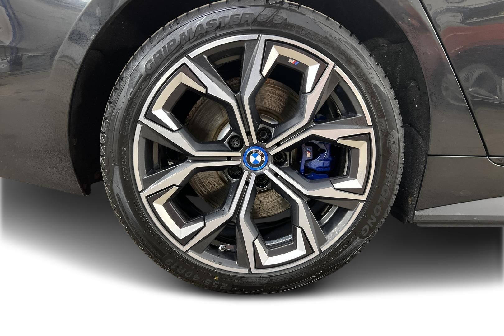 BMW i4 iso kuva 18
