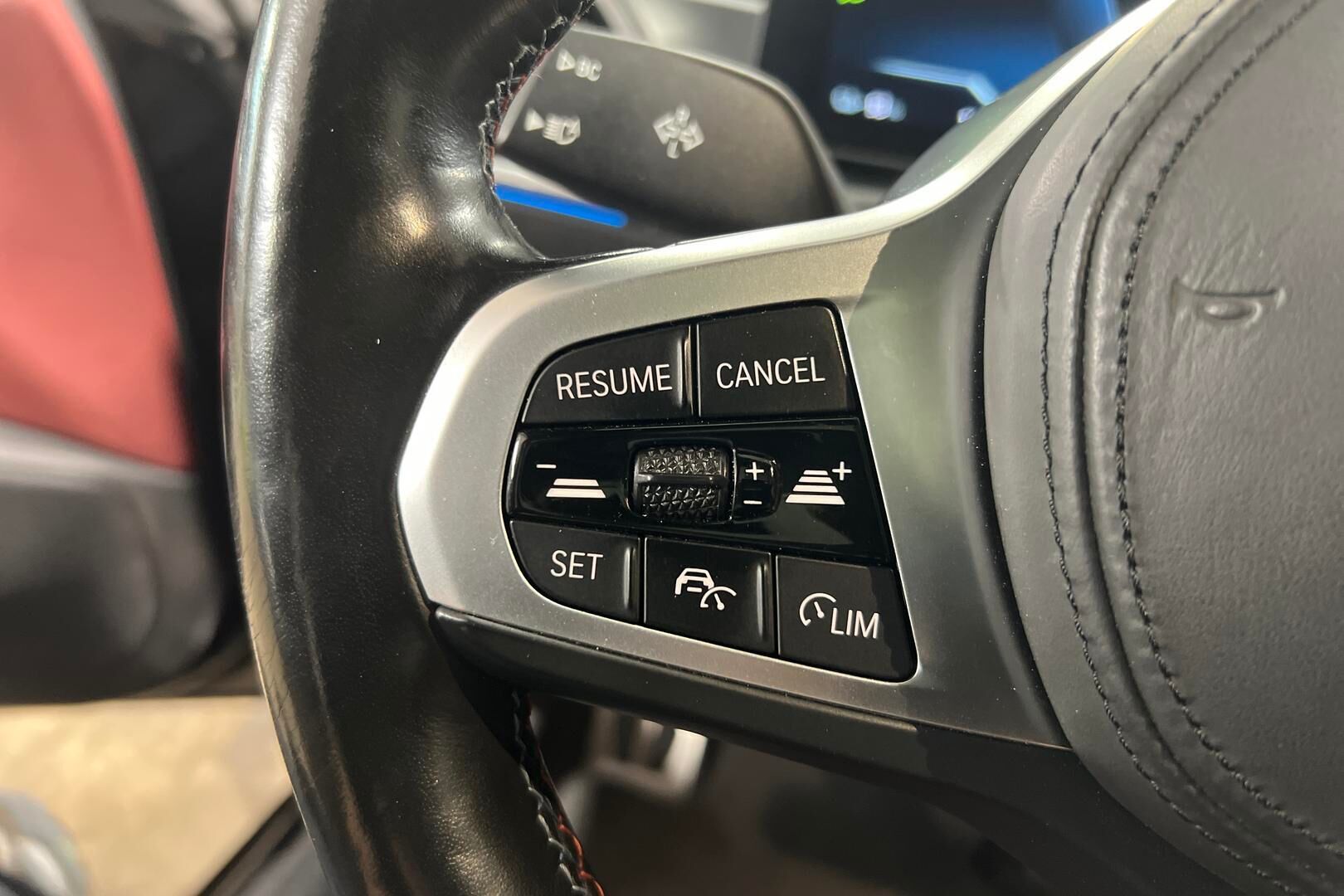 BMW i4 iso kuva 13