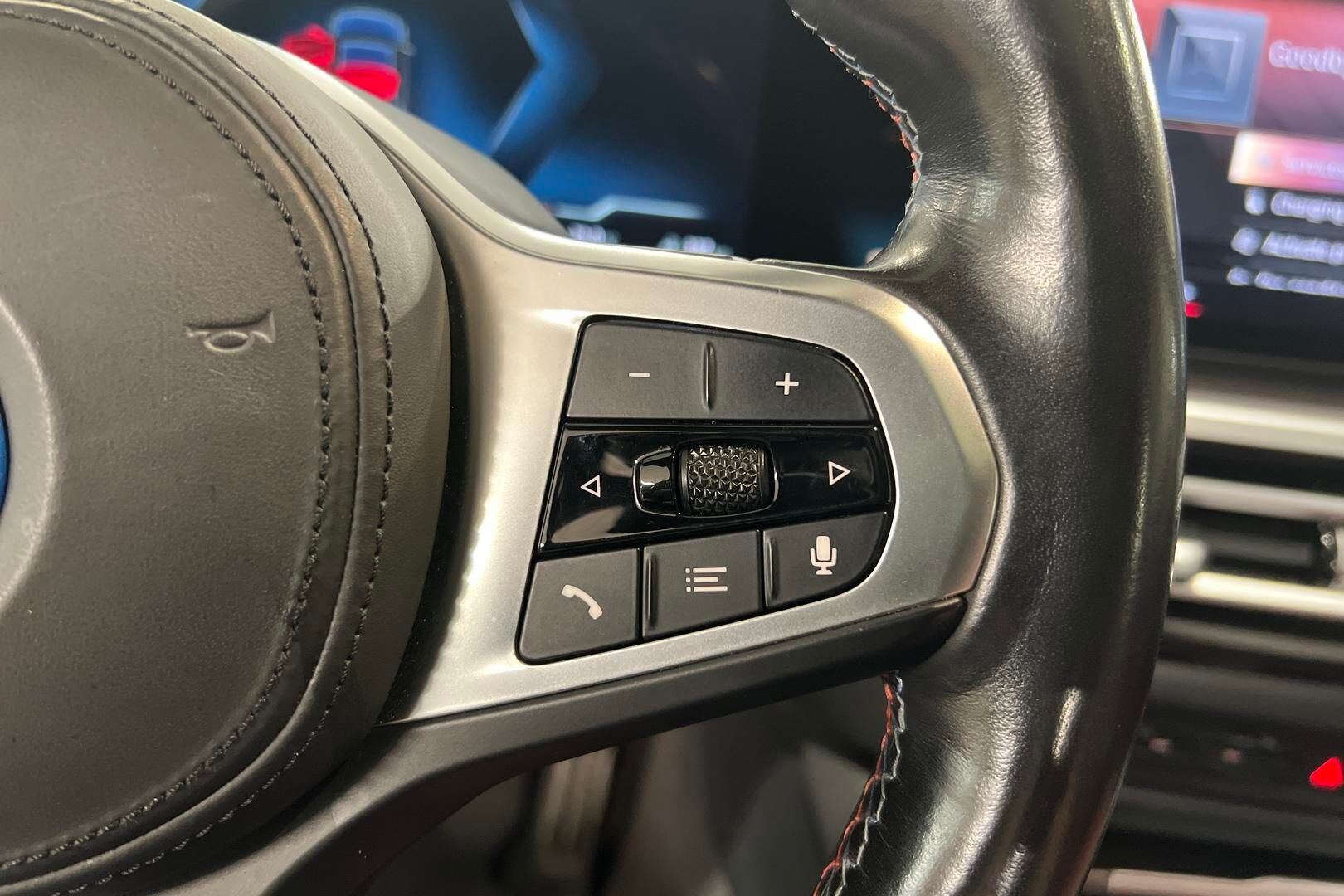 BMW i4 iso kuva 22