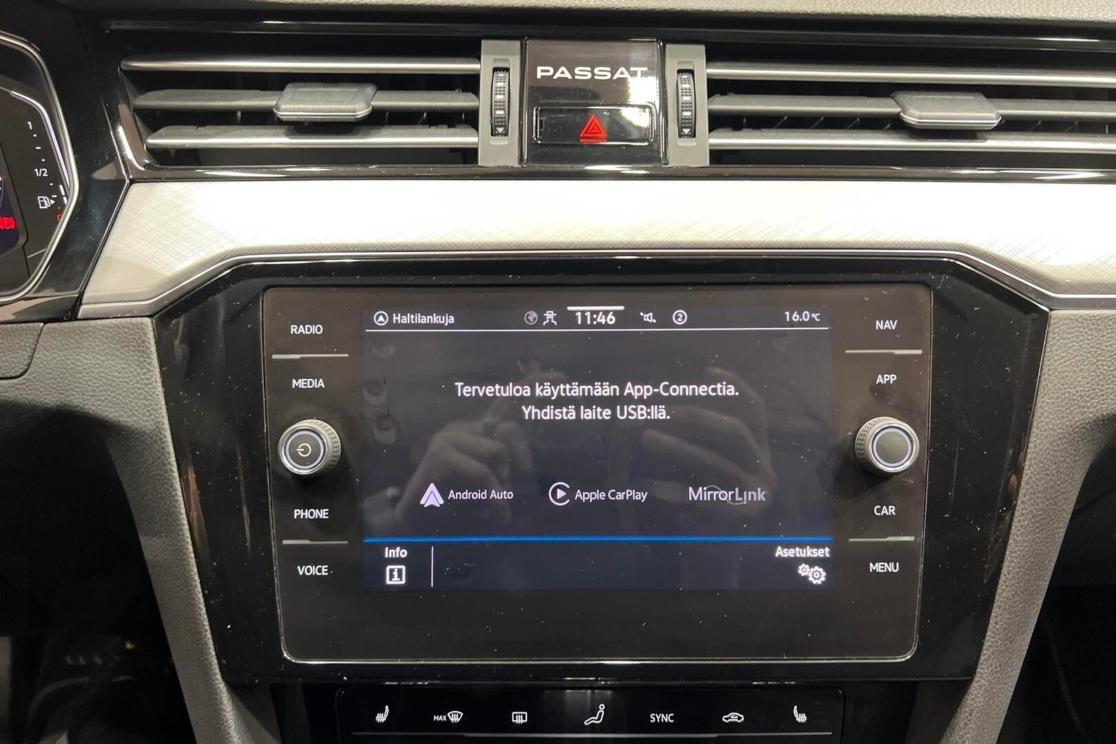 VOLKSWAGEN PASSAT iso kuva 16