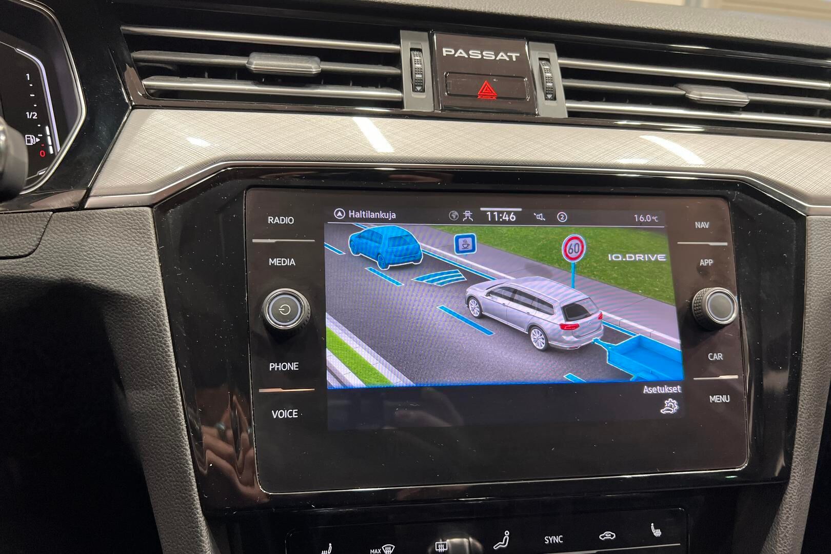 VOLKSWAGEN PASSAT iso kuva 17