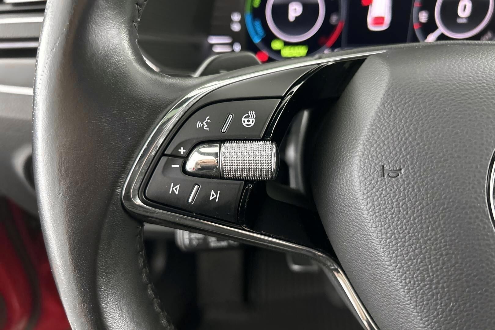 Skoda Superb iso kuva 17