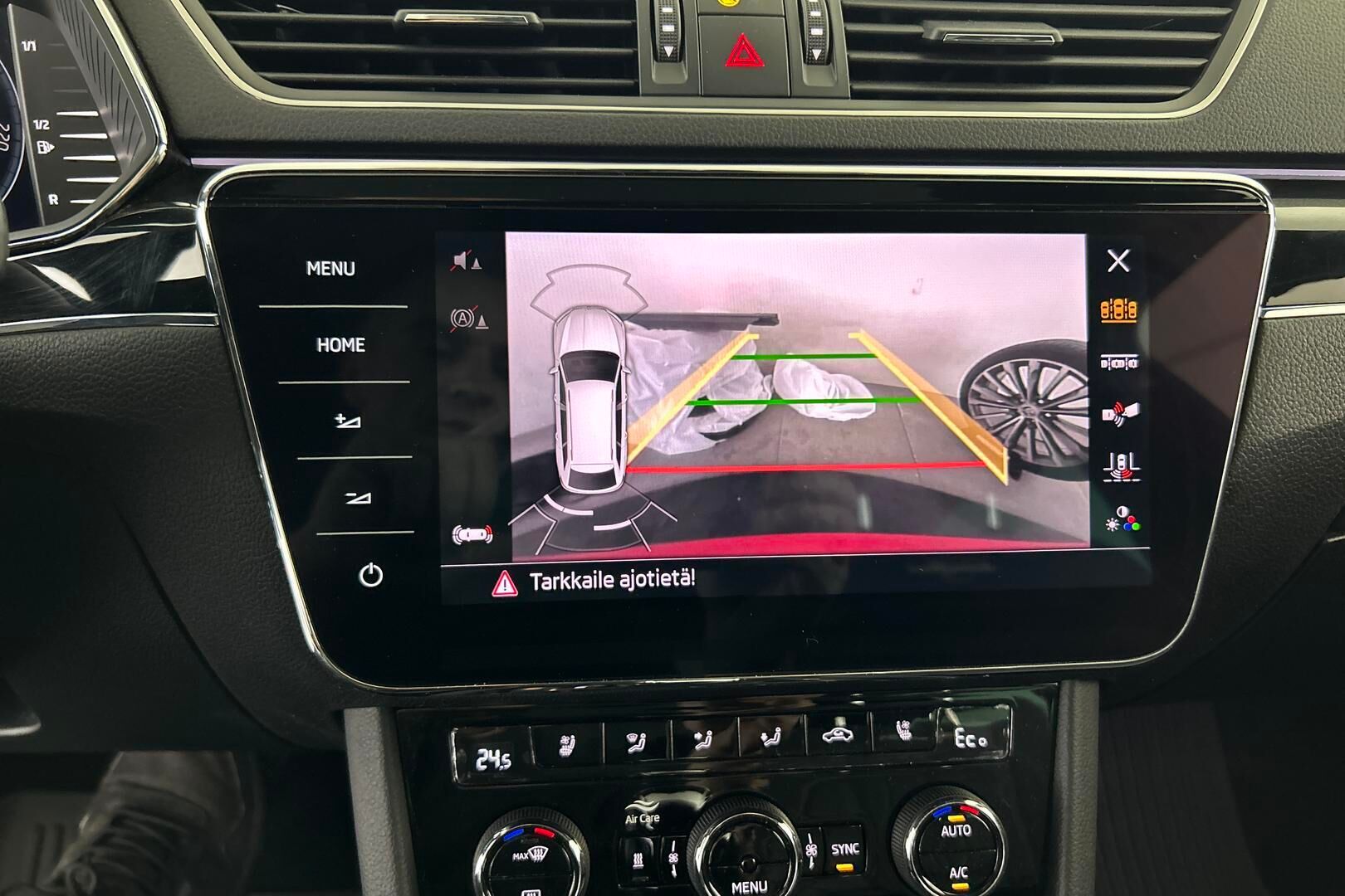 Skoda Superb iso kuva 18