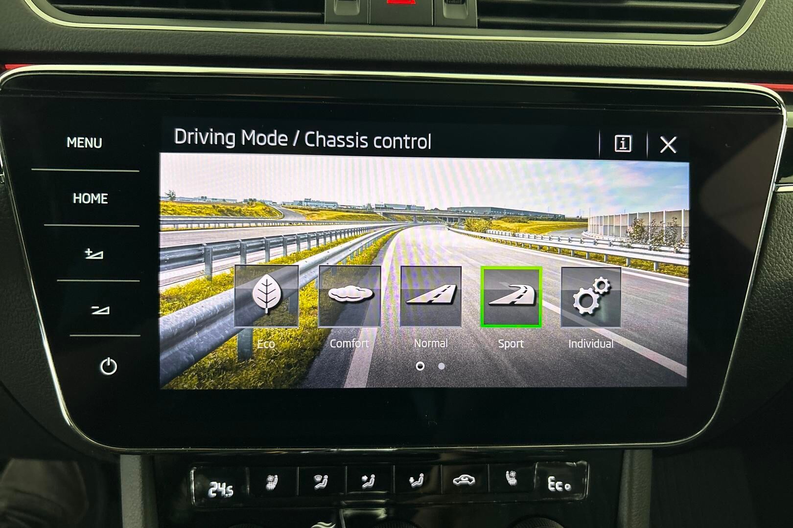 Skoda Superb iso kuva 19