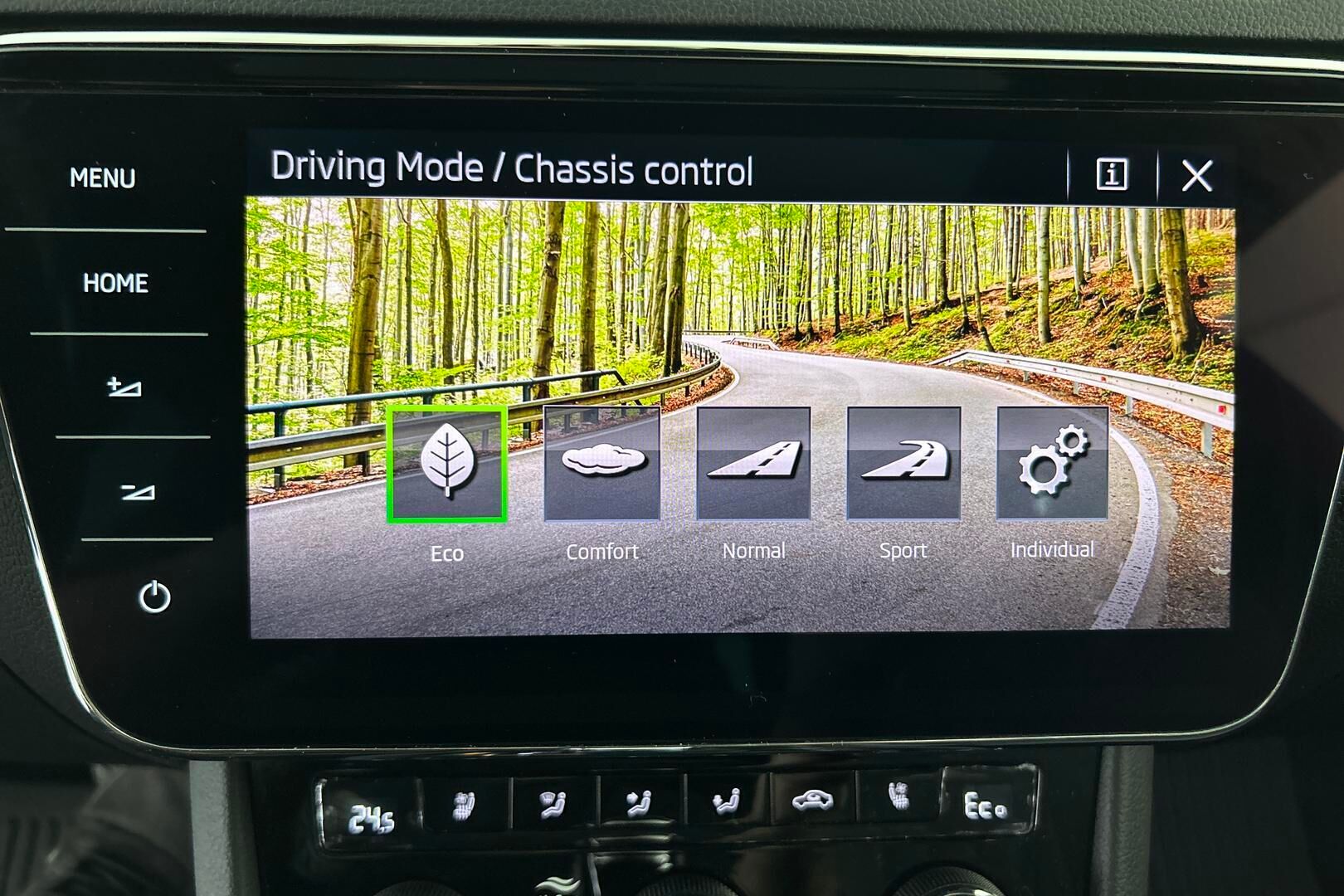 Skoda Superb iso kuva 21