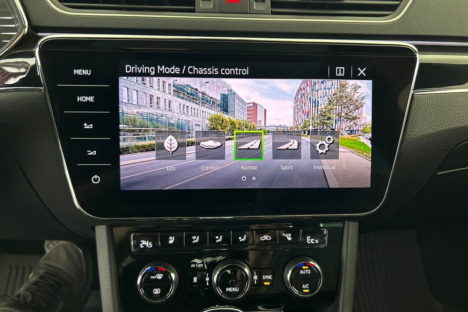 Skoda Superb iso kuva 22