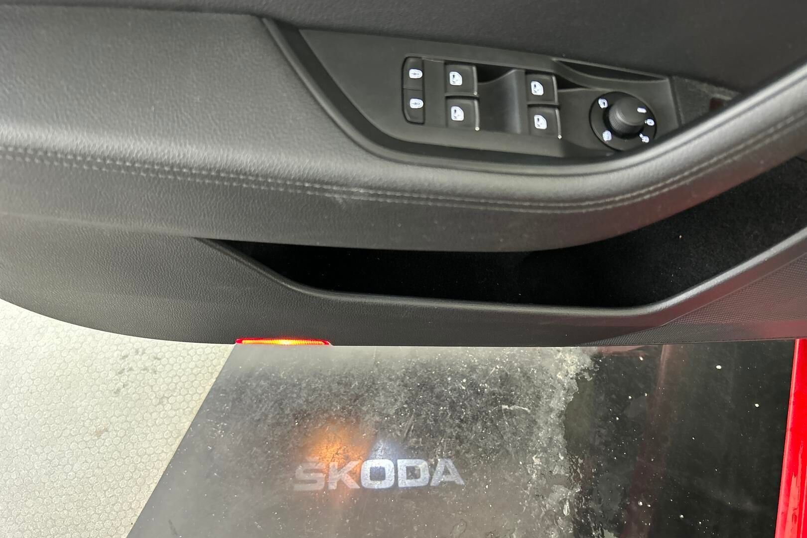 Skoda Superb iso kuva 32