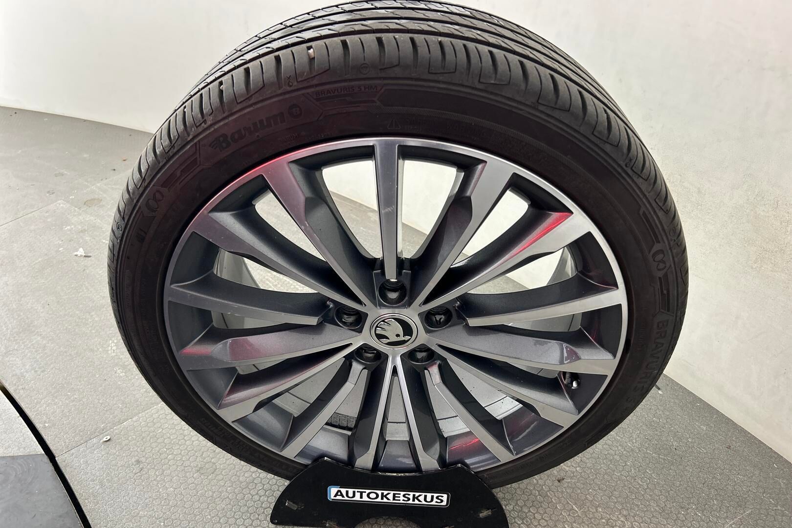 Skoda Superb iso kuva 34