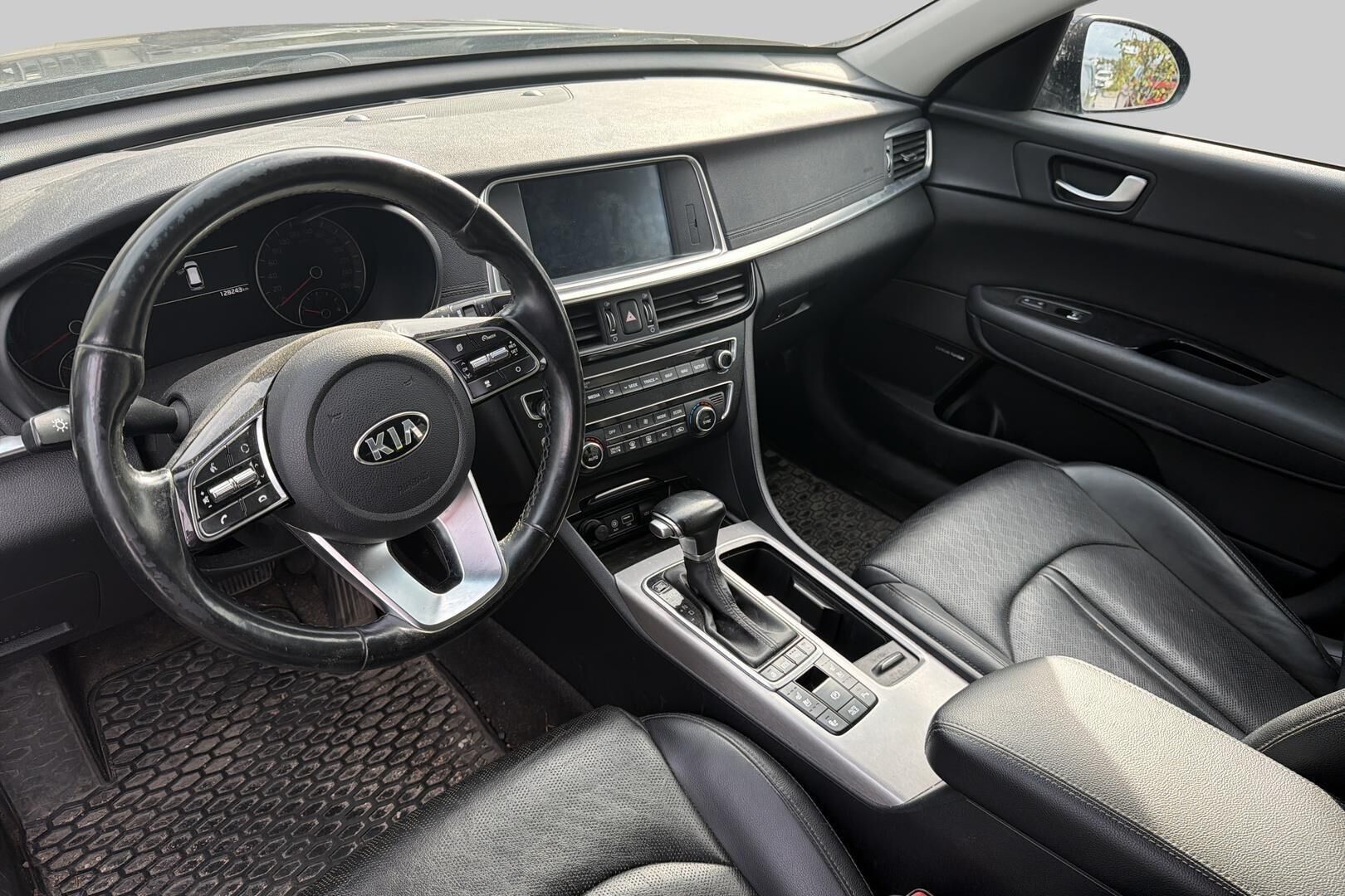 Kia Optima iso kuva 2