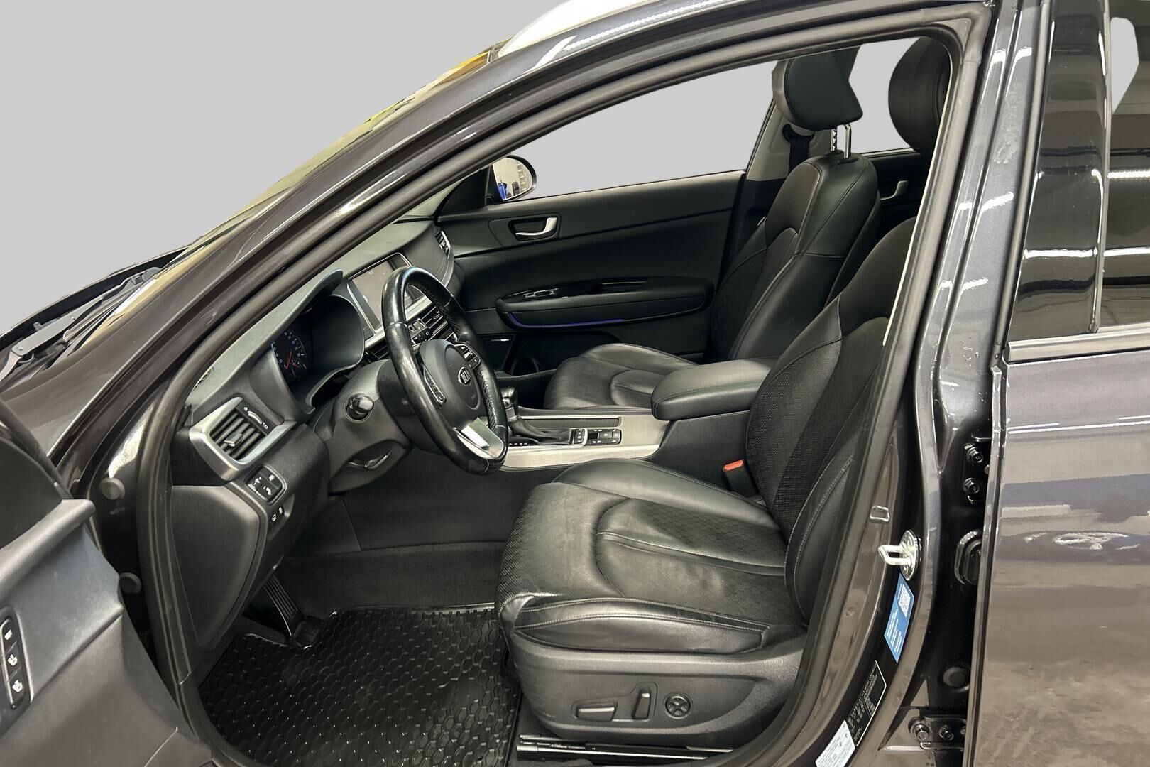 Kia Optima iso kuva 7