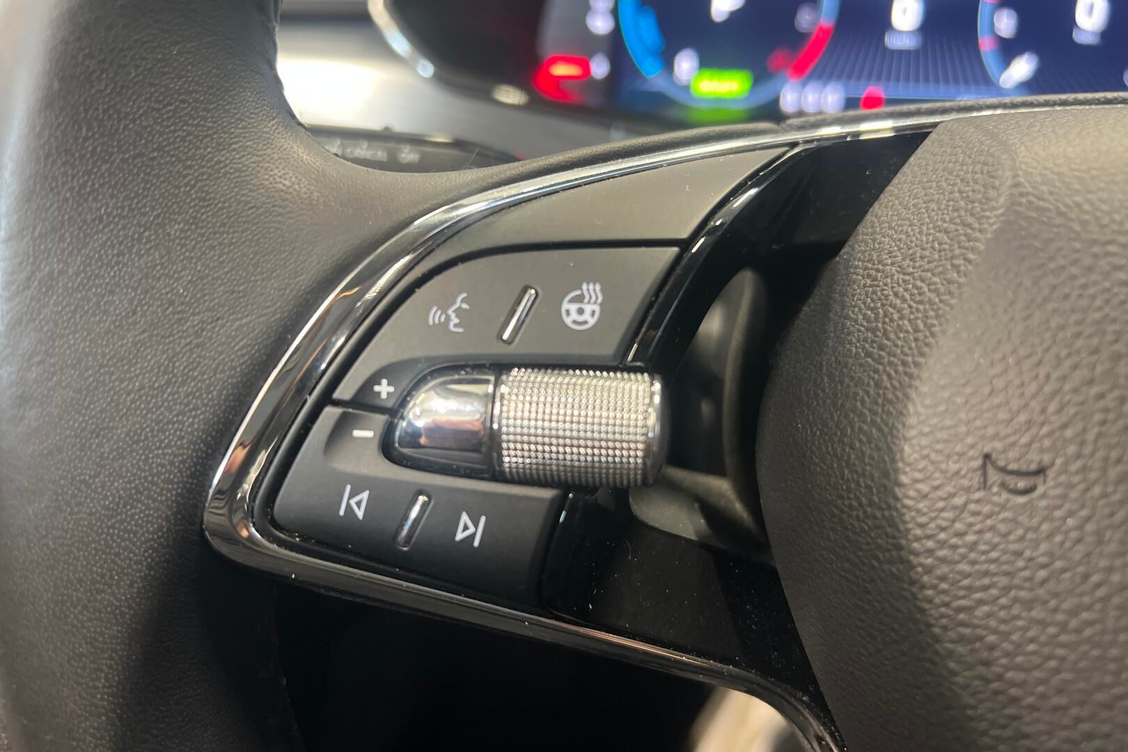Skoda Superb iso kuva 11