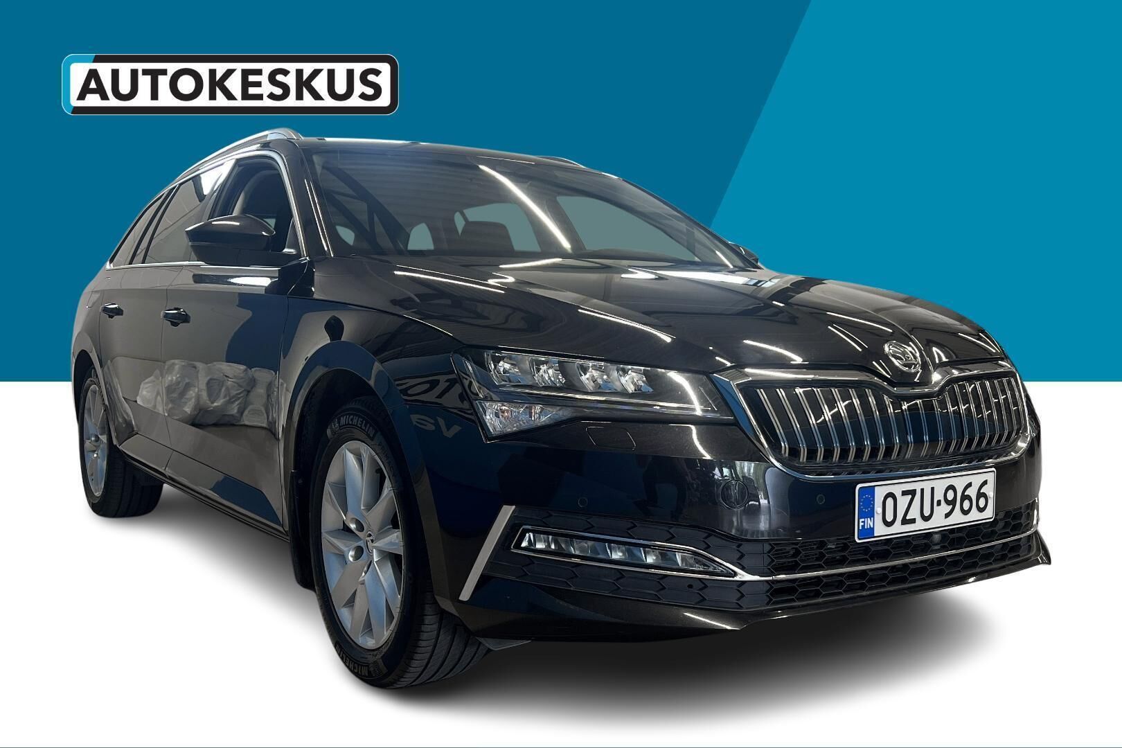 Skoda Superb iso kuva 2