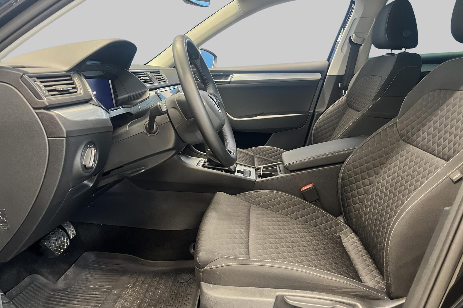 Skoda Superb iso kuva 21