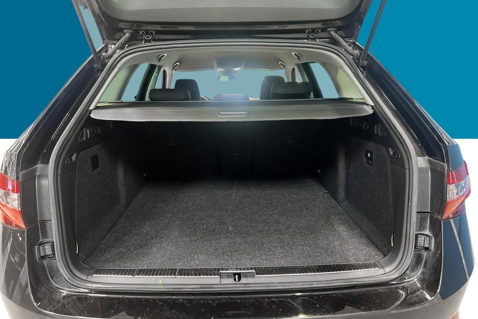 Skoda Superb iso kuva 8