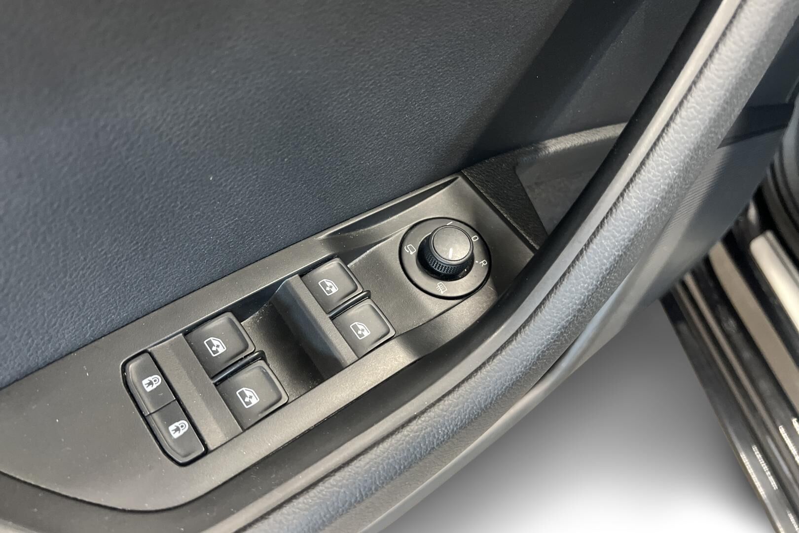 Skoda Superb iso kuva 9