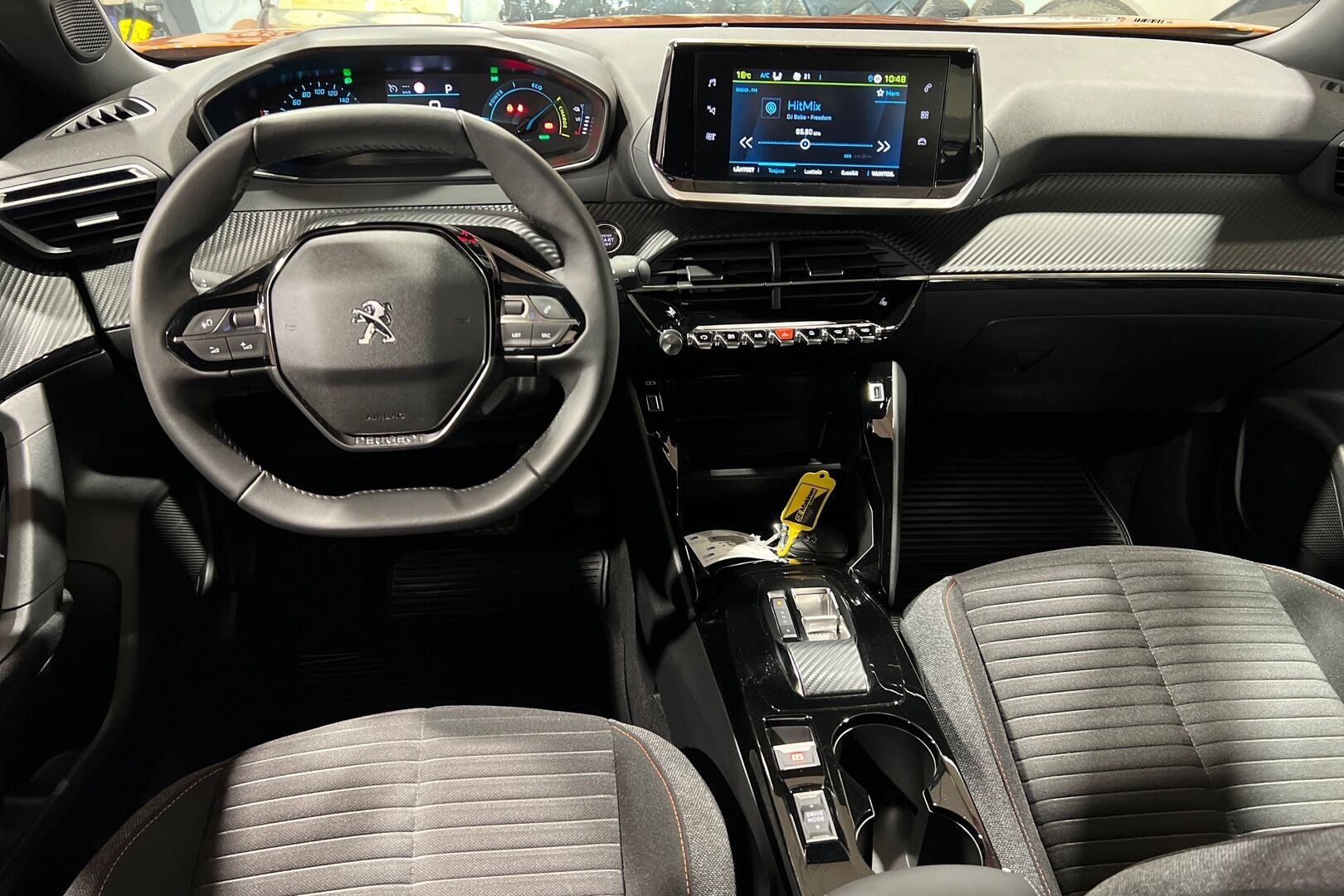 Peugeot e-2008 iso kuva 9