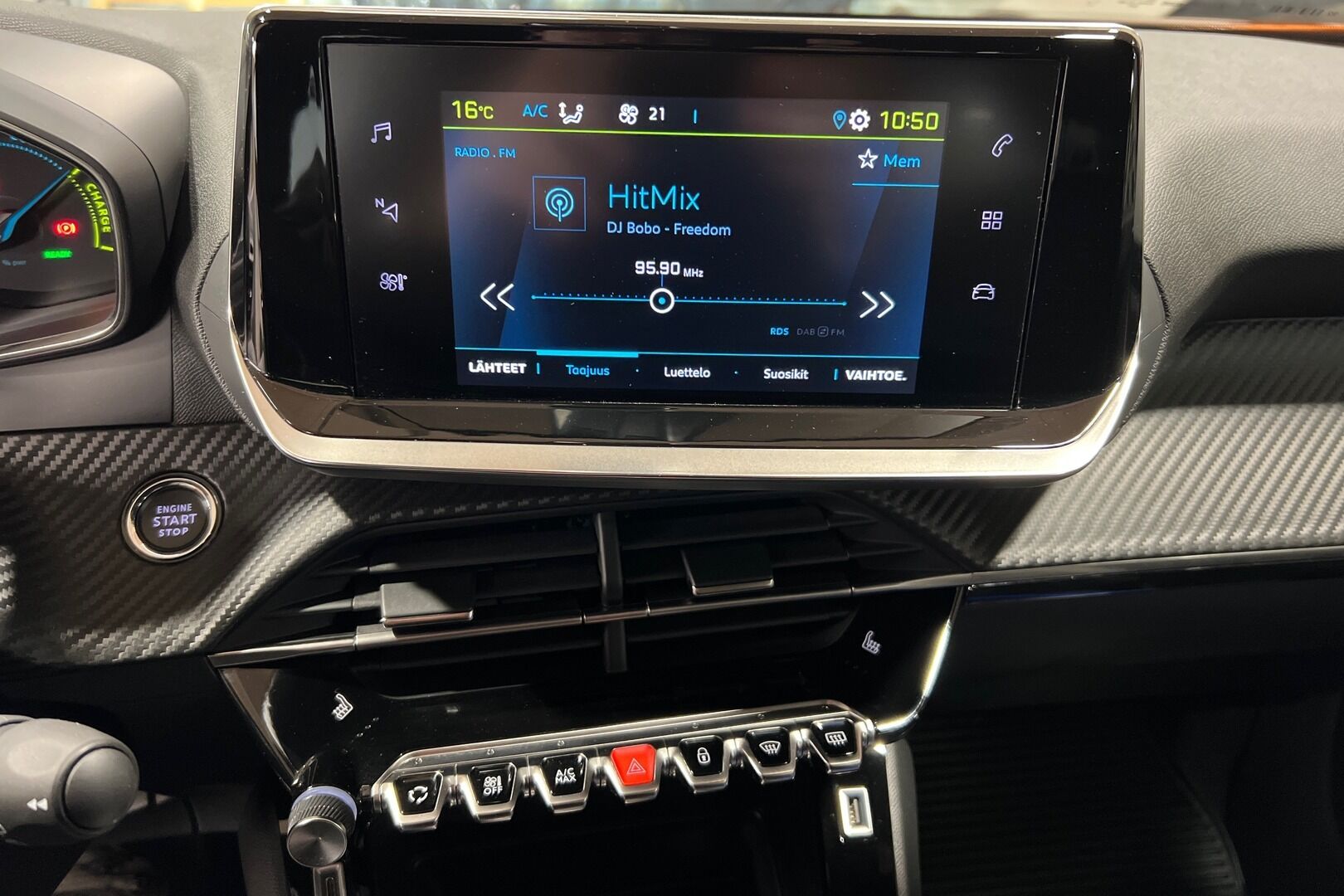 Peugeot e-2008 iso kuva 12