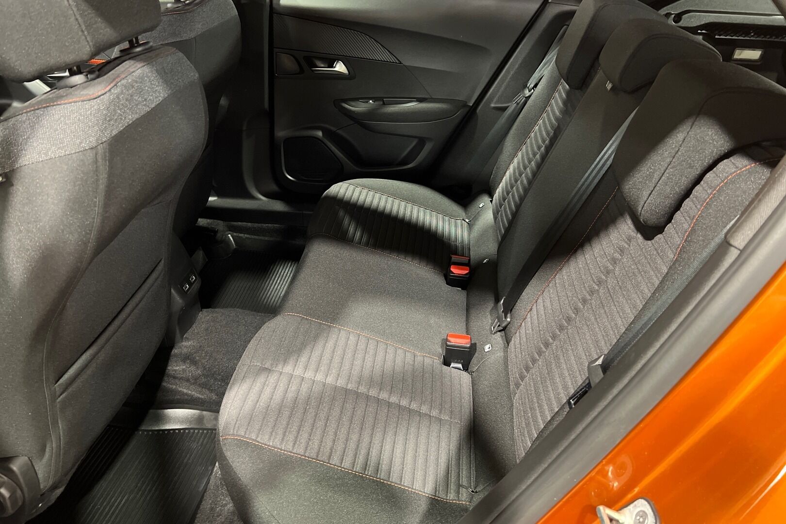 Peugeot e-2008 iso kuva 8