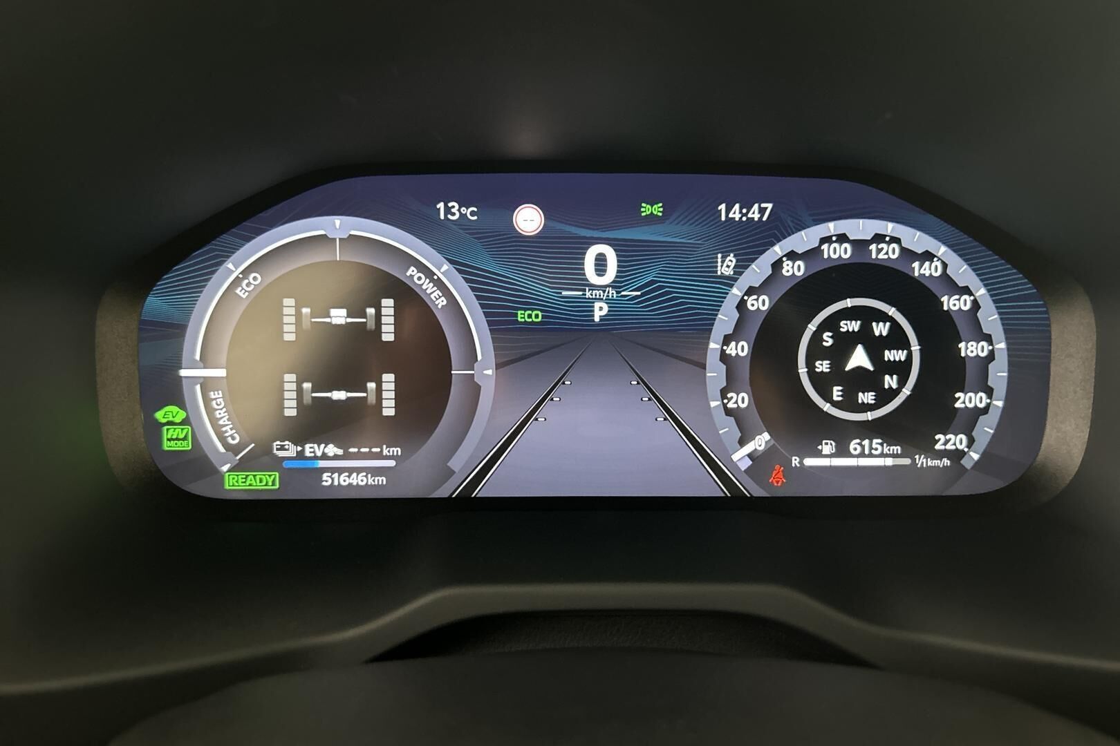 Toyota RAV4 Plug-in iso kuva 13