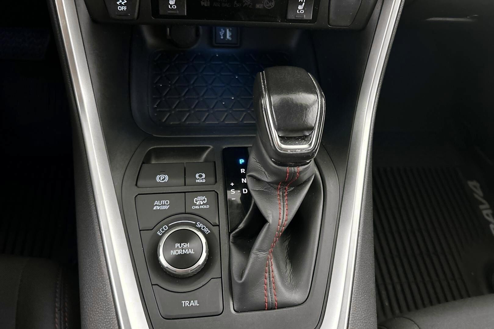 Toyota RAV4 Plug-in iso kuva 20