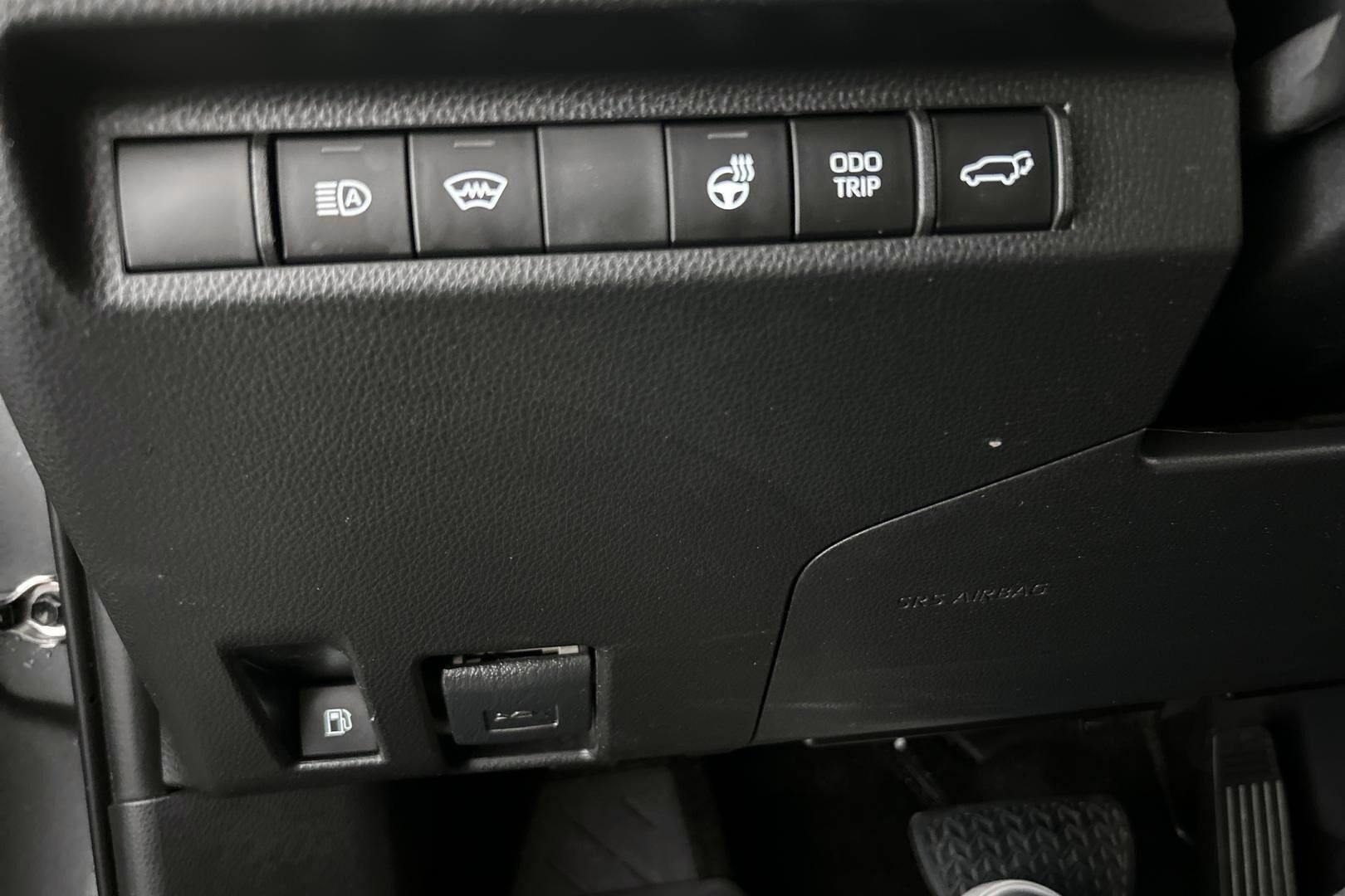 Toyota RAV4 Plug-in iso kuva 25