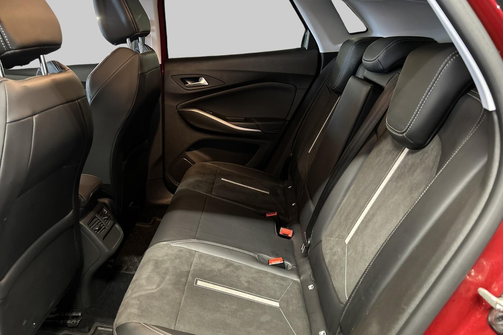 Opel Grandland iso kuva 8