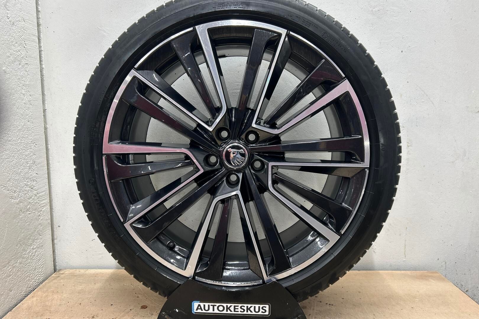 Skoda Enyaq iso kuva 12