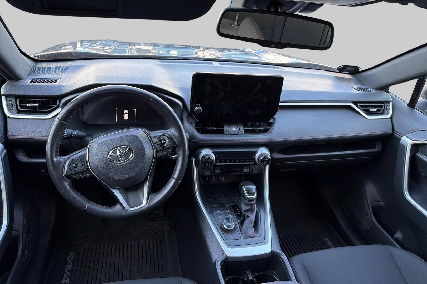 Toyota RAV4 Plug-in iso kuva 1