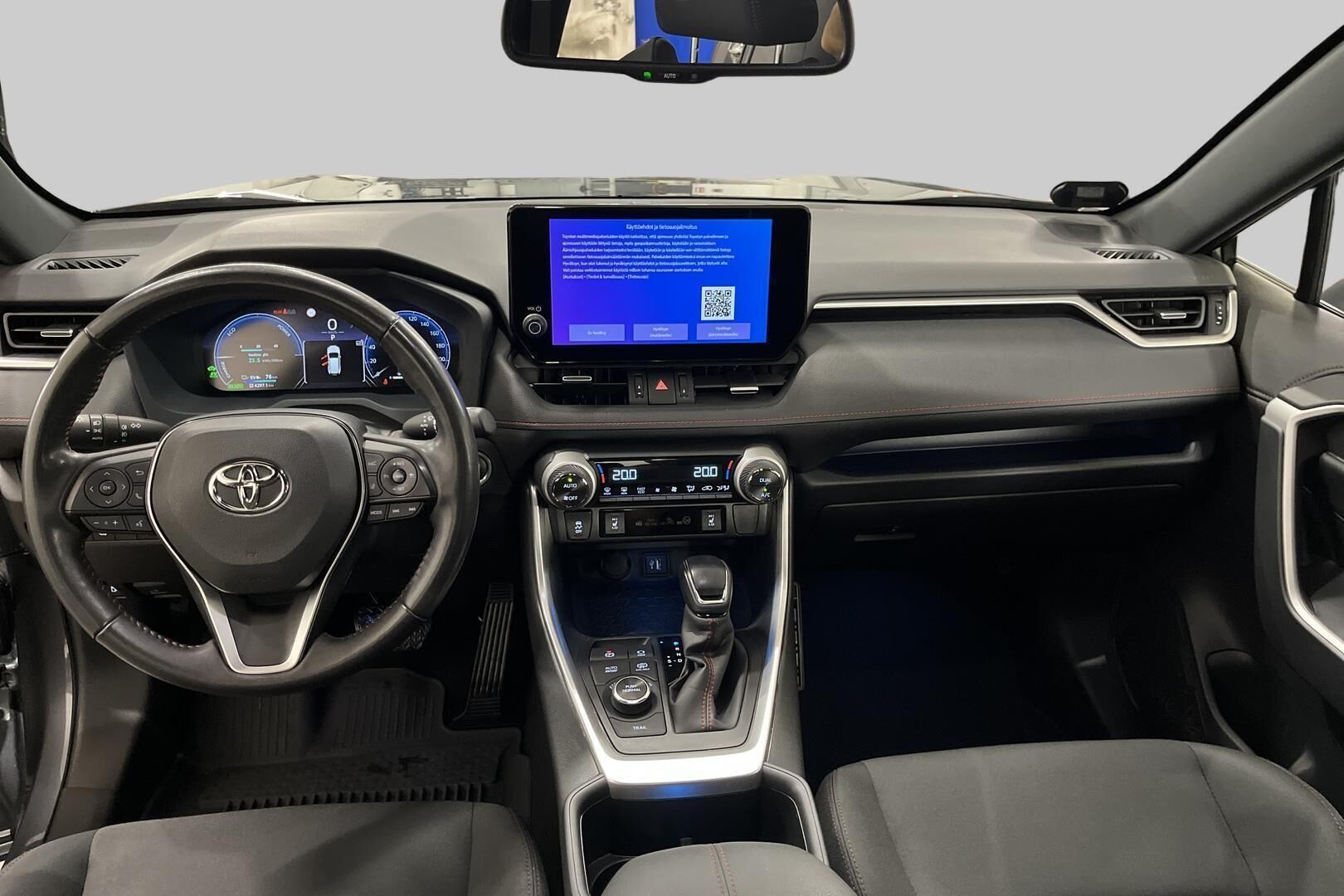 Toyota RAV4 Plug-in iso kuva 9