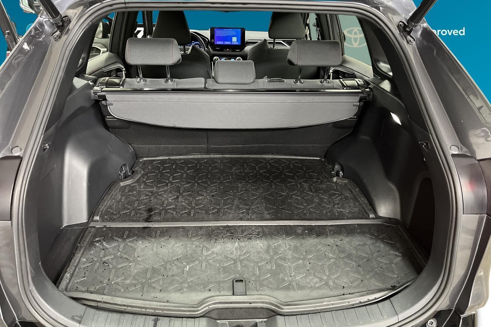 Toyota RAV4 Plug-in iso kuva 10