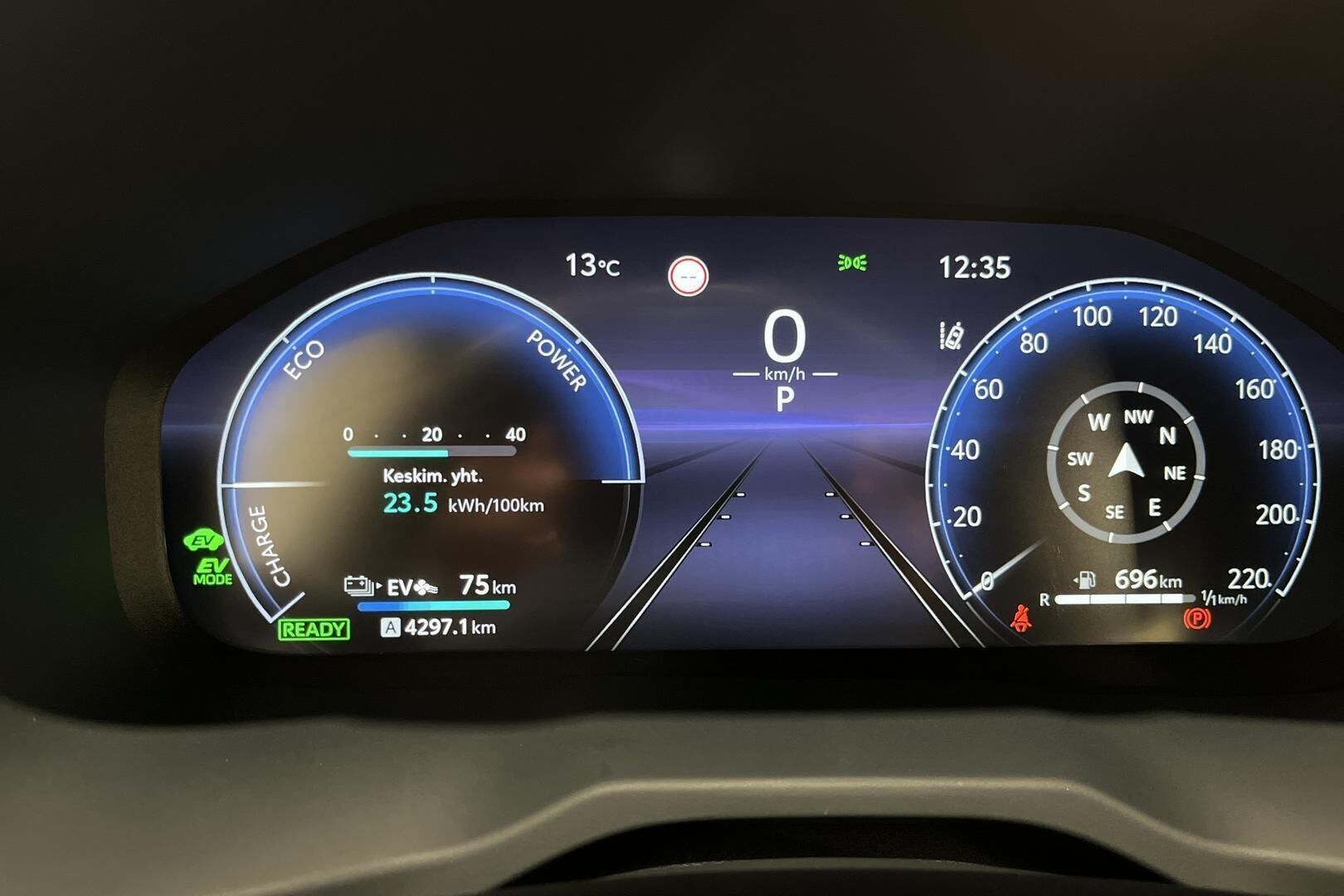 Toyota RAV4 Plug-in iso kuva 12